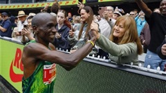 Huyền thoại Kipchoge trở lại sau 3 năm, lập kỷ lục marathon Melbourne ở tuổi 41